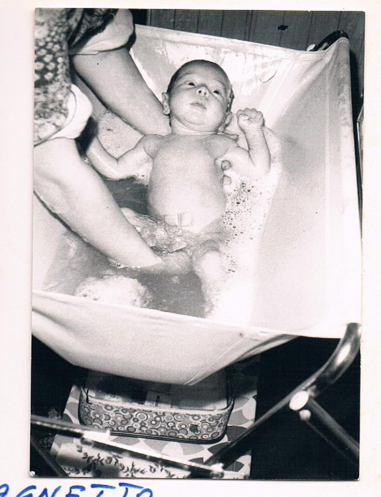 first newborn's bath